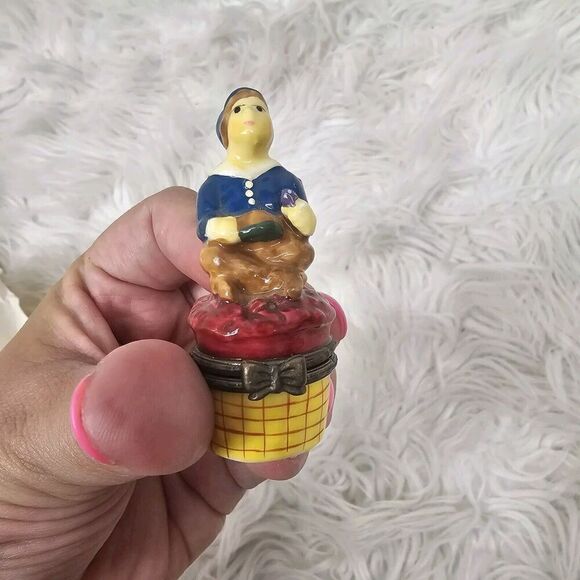 Miniature Little Jack Horner Nursery Rhyme Trinket Box Hinged Plus Pie VTG - Picture 4 of 7